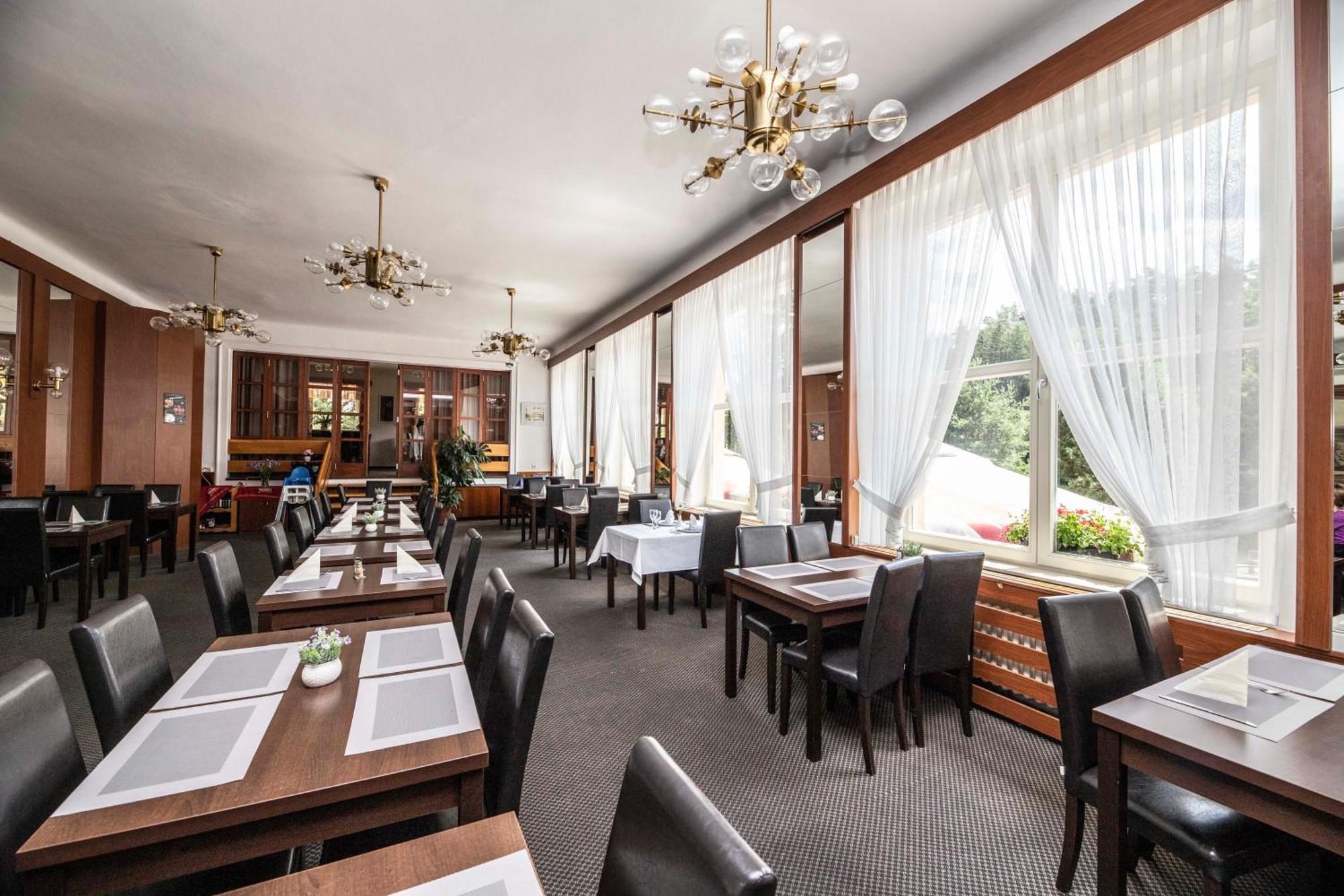Parkhotel Skalni Mesto Jičín Exteriör bild