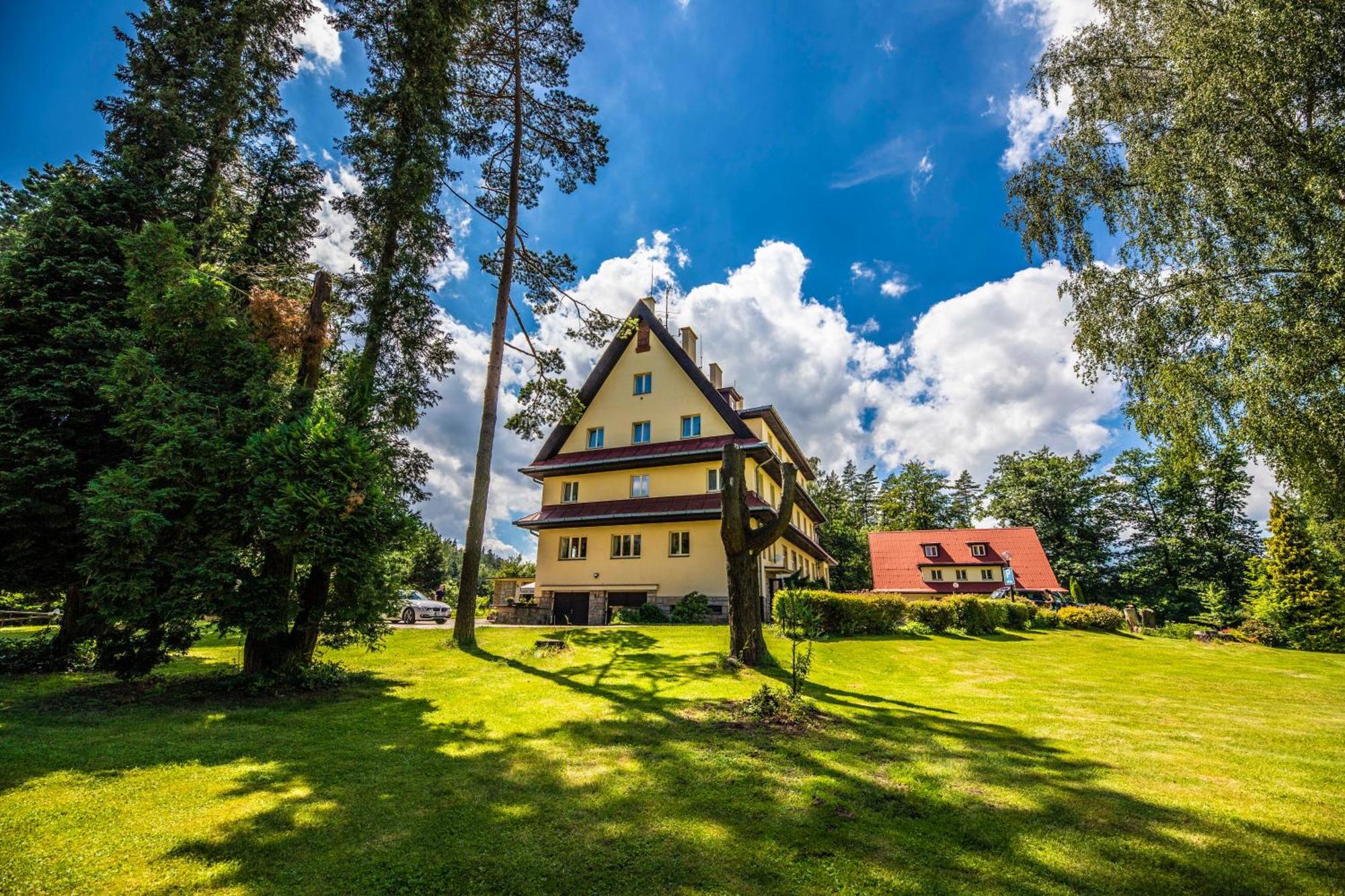 Parkhotel Skalni Mesto Jičín Exteriör bild