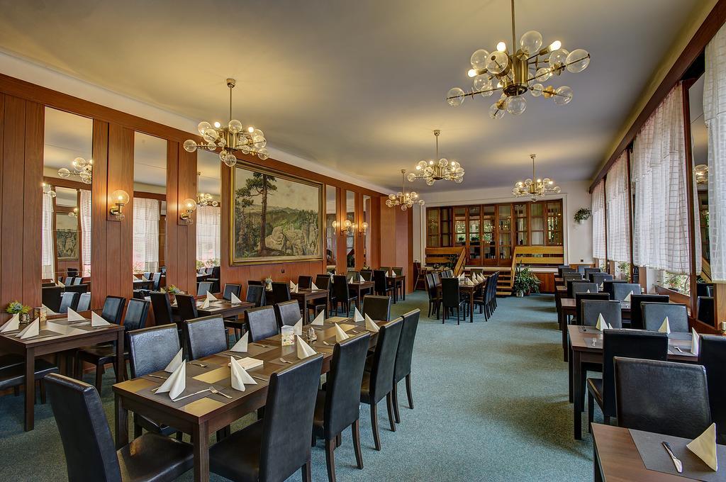 Parkhotel Skalni Mesto Jičín Exteriör bild